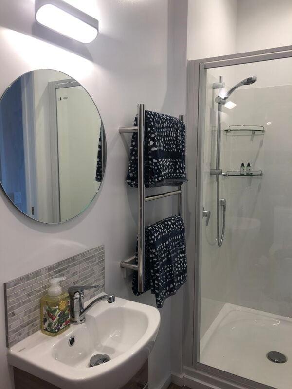 Central Wanaka | Lake & Mtn Views | Well Appointed Apartment Exterior photo