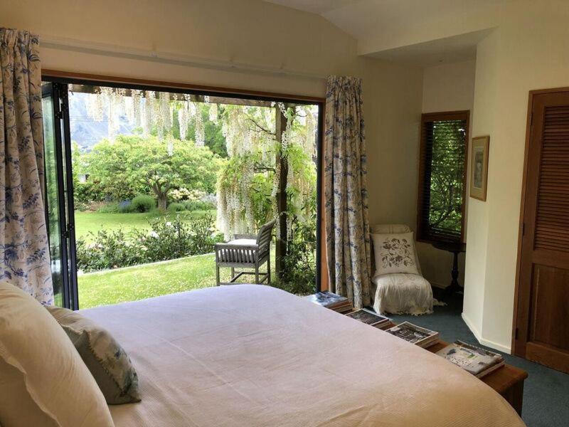 Central Wanaka | Lake & Mtn Views | Well Appointed Apartment Exterior photo